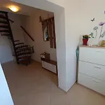 L&v Sa Dvoristem I Hidromasaznim Bazenom Apartamento *