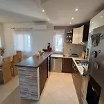 L&v Sa Dvoristem I Hidromasaznim Bazenom Apartamento