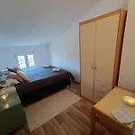 L&v Sa Dvoristem I Hidromasaznim Bazenom Galižana