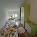 L&v Sa Dvoristem I Hidromasaznim Bazenom