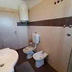 L&v Sa Dvoristem I Hidromasaznim Bazenom Apartamento