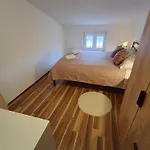 L&v Sa Dvoristem I Hidromasaznim Bazenom Galižana