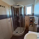 Apartamento L&v Sa Dvoristem I Hidromasaznim Bazenom