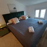 Apartamento L&v Sa Dvoristem I Hidromasaznim Bazenom *
