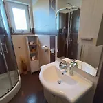 Apartamento L&v Sa Dvoristem I Hidromasaznim Bazenom