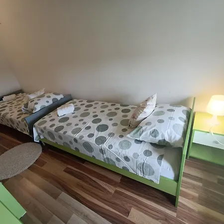 L&v Sa Dvoristem I Hidromasaznim Bazenom Apartament
