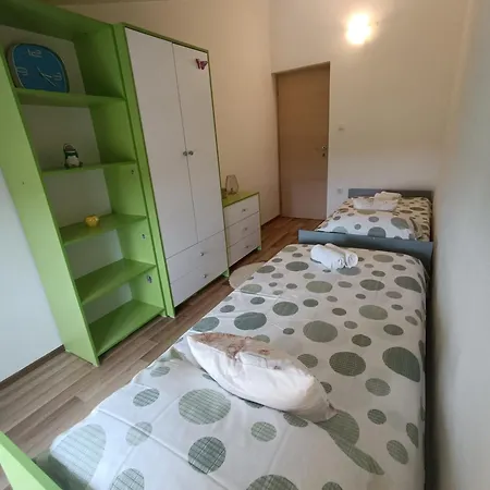 Apartament L&v Sa Dvoristem I Hidromasaznim Bazenom Galižana