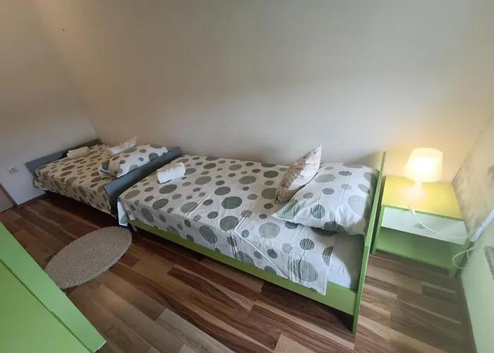 L&v Sa Dvoristem I Hidromasaznim Bazenom Apartament