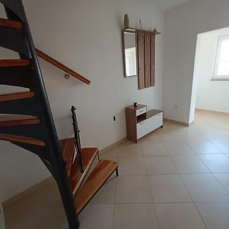 L&v Sa Dvoristem I Hidromasaznim Bazenom * Galižana