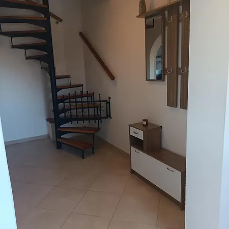 L&v Sa Dvoristem I Hidromasaznim Bazenom * Galižana