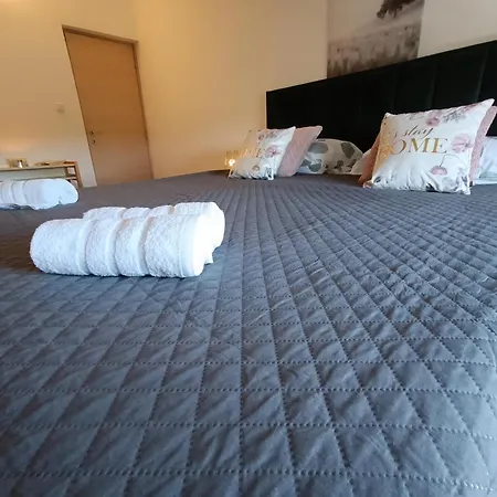 L&v Sa Dvoristem I Hidromasaznim Bazenom Apartamento Galižana