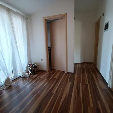 L&v Sa Dvoristem I Hidromasaznim Bazenom *