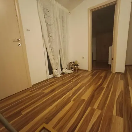 Apartment L&v Sa Dvoristem I Hidromasaznim Bazenom