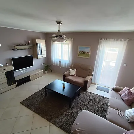 Apartment L&v Sa Dvoristem I Hidromasaznim Bazenom Galižana