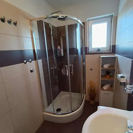 Apartment L&v Sa Dvoristem I Hidromasaznim Bazenom