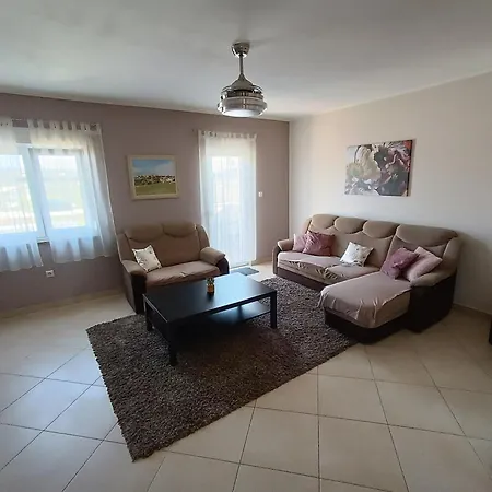 L&v Sa Dvoristem I Hidromasaznim Bazenom Galižana