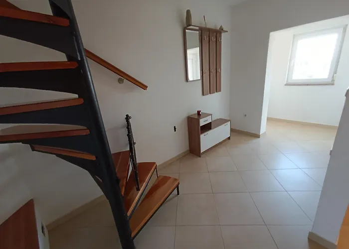 L&v Sa Dvoristem I Hidromasaznim Bazenom * Galižana