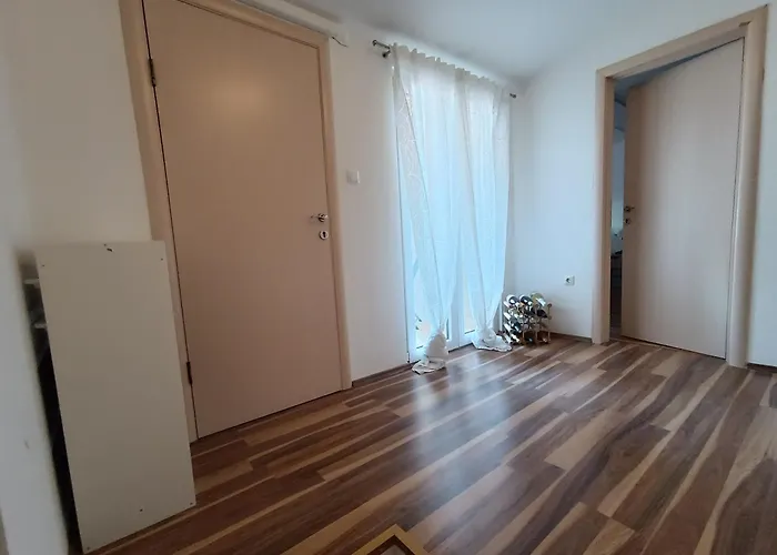 L&v Sa Dvoristem I Hidromasaznim Bazenom Apartamento Galižana