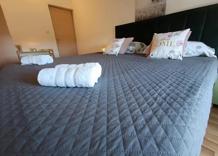 L&v Sa Dvoristem I Hidromasaznim Bazenom Apartamento Galižana