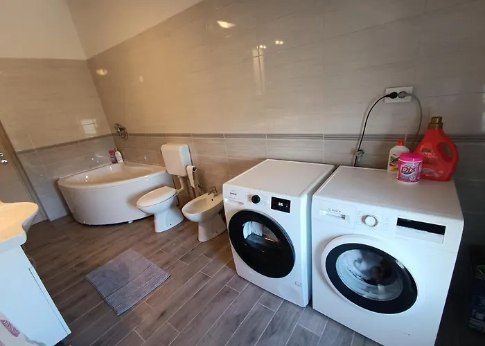 L&v Sa Dvoristem I Hidromasaznim Bazenom Apartamento Galižana