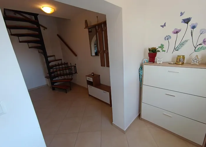 L&v Sa Dvoristem I Hidromasaznim Bazenom Apartamento *