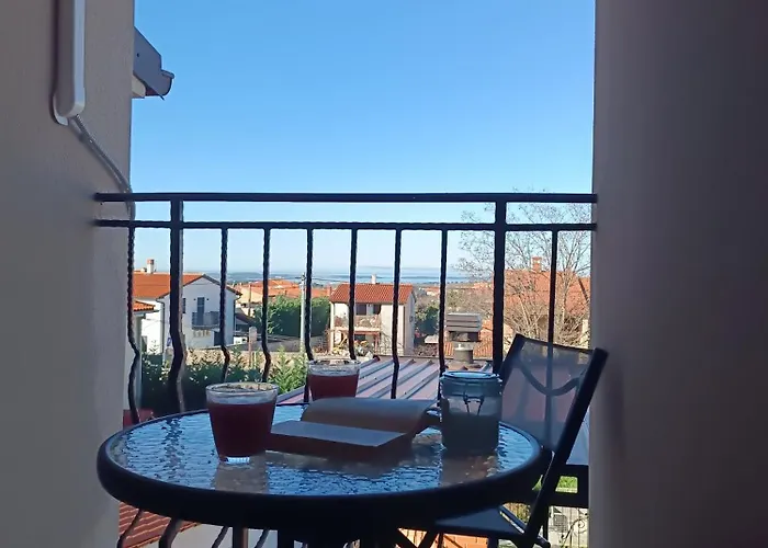 L&v Sa Dvoristem I Hidromasaznim Bazenom * Galižana