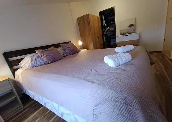 L&v Sa Dvoristem I Hidromasaznim Bazenom Apartamento