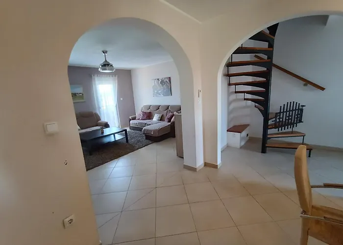 L&v Sa Dvoristem I Hidromasaznim Bazenom Apartamento *