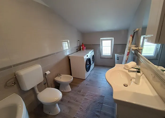 L&v Sa Dvoristem I Hidromasaznim Bazenom Apartamento