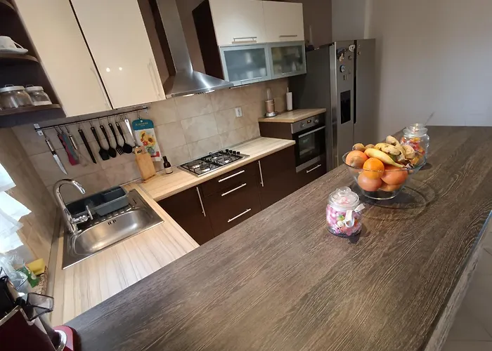 Apartamento L&v Sa Dvoristem I Hidromasaznim Bazenom