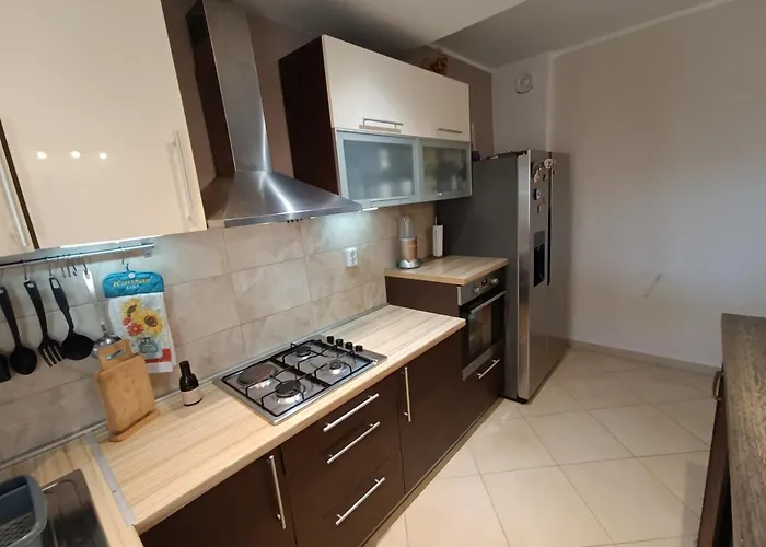 L&v Sa Dvoristem I Hidromasaznim Bazenom Apartamento *