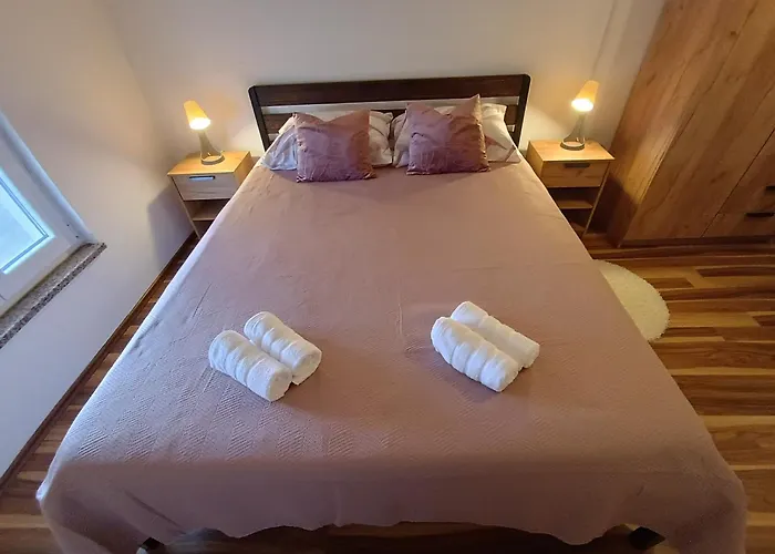 L&v Sa Dvoristem I Hidromasaznim Bazenom Apartamento Galižana