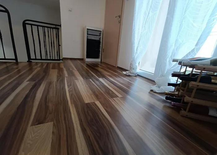 L&v Sa Dvoristem I Hidromasaznim Bazenom * Galižana