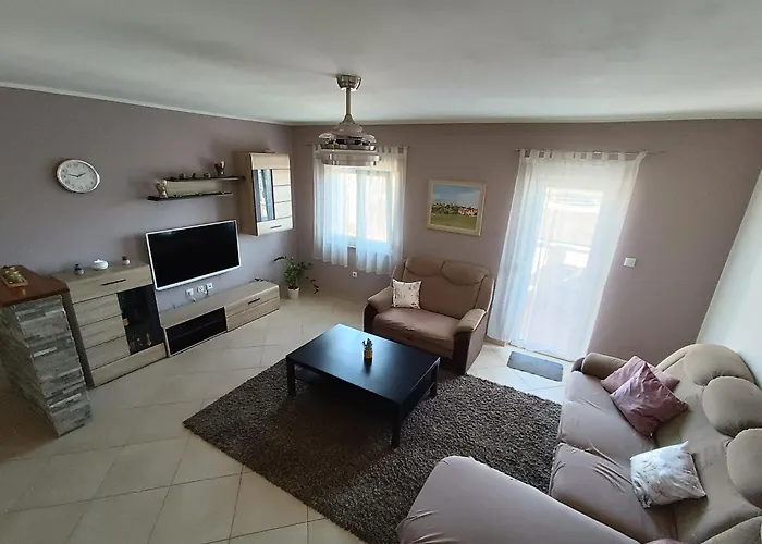 Apartamento L&v Sa Dvoristem I Hidromasaznim Bazenom Galižana