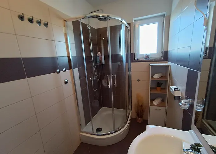 Apartamento L&v Sa Dvoristem I Hidromasaznim Bazenom