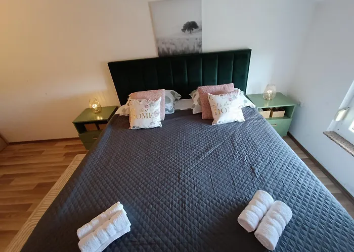 L&v Sa Dvoristem I Hidromasaznim Bazenom