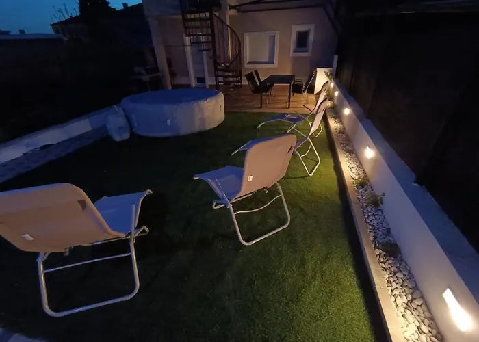 L&v Sa Dvoristem I Hidromasaznim Bazenom Apartamento Galižana