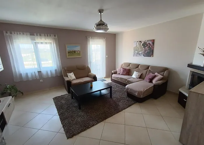 L&v Sa Dvoristem I Hidromasaznim Bazenom Galižana