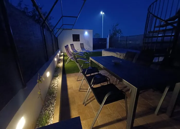 L&v Sa Dvoristem I Hidromasaznim Bazenom Apartamento Galižana