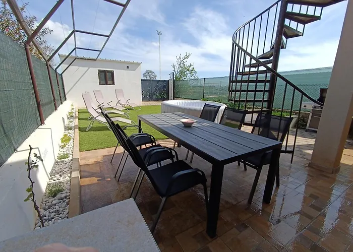 Apartamento L&v Sa Dvoristem I Hidromasaznim Bazenom Galižana