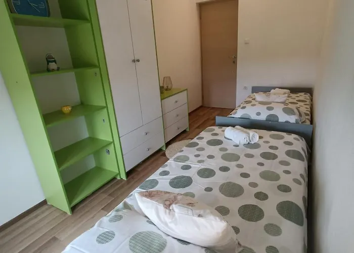 Apartamento L&v Sa Dvoristem I Hidromasaznim Bazenom Galižana